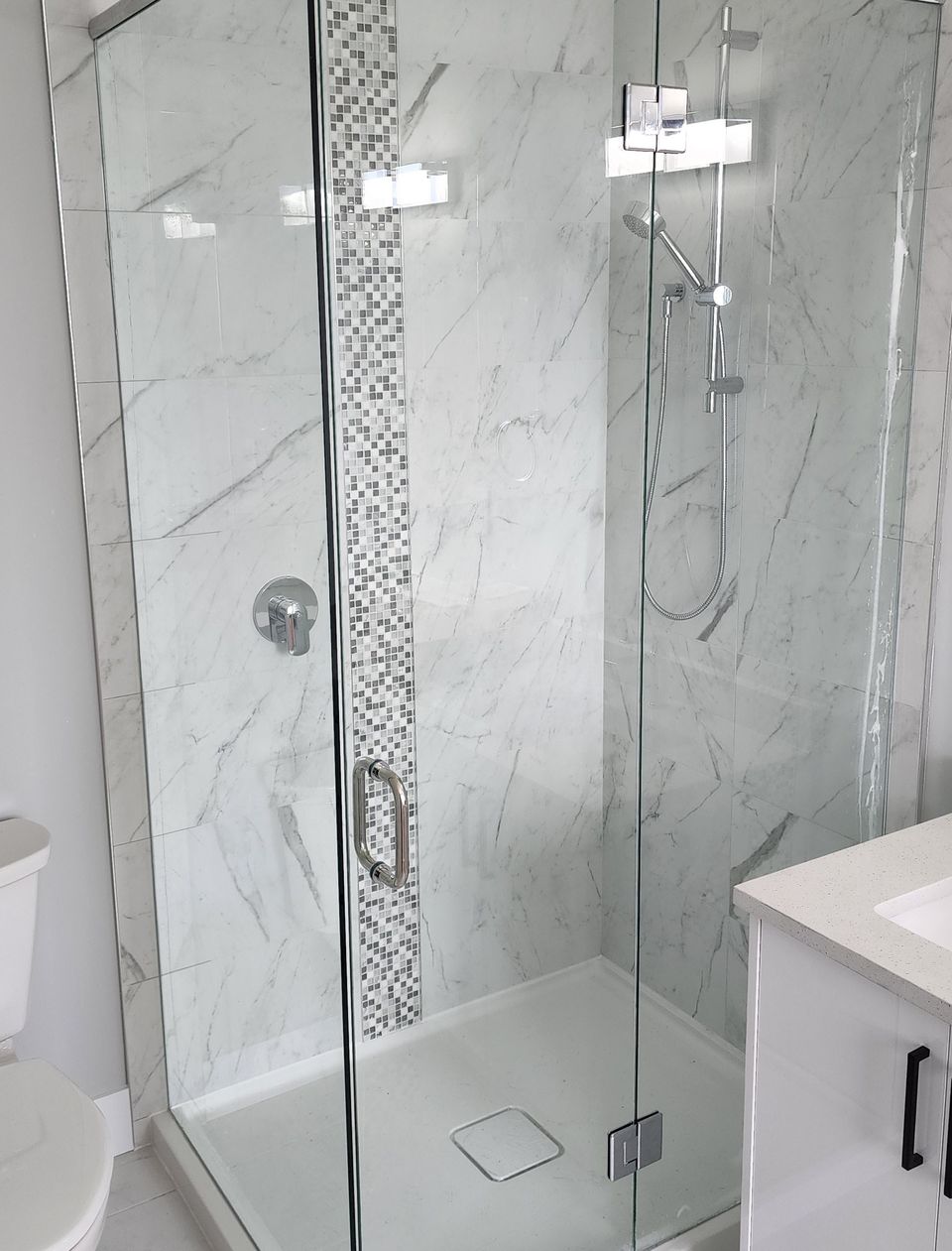 Corner shower, chrome, Mid-Island · June 2022