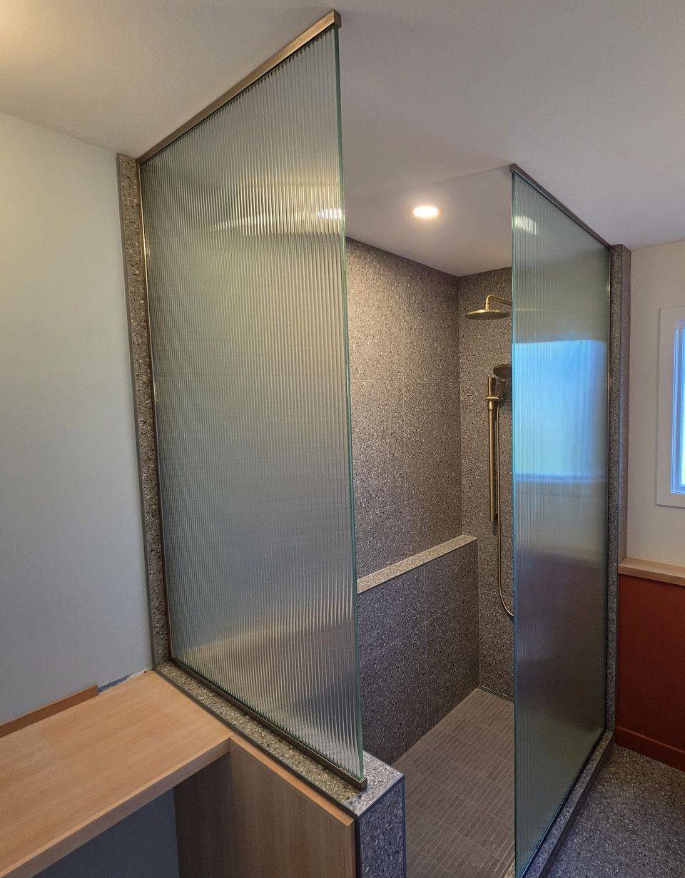 Walk-in shower, fluted glass, Mid-Island · April 2026