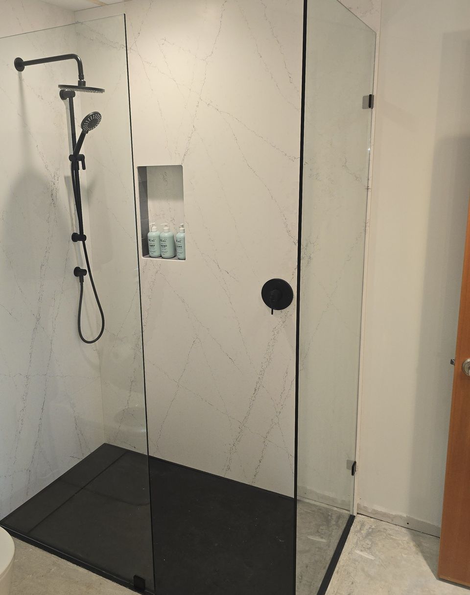 Walk-in shower, matte black, Nanaimo · January 2026